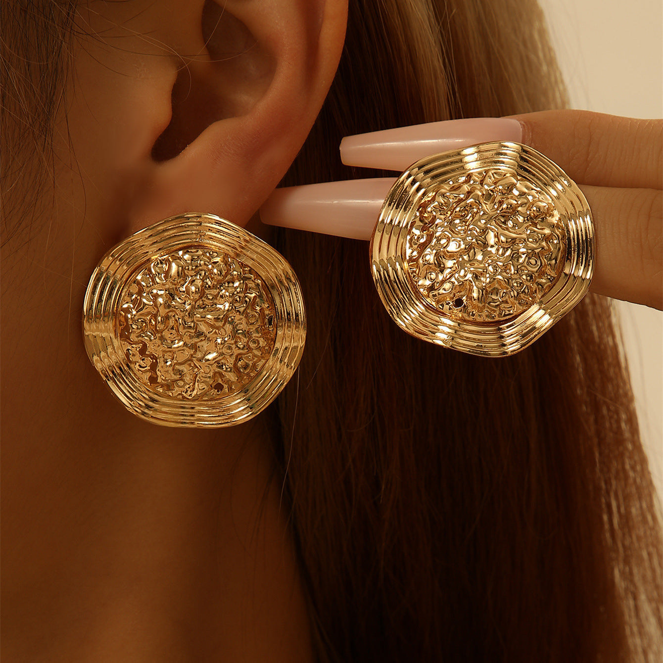 Light Luxury Trend Golden Retro Easy Matching Eardrops Earrings